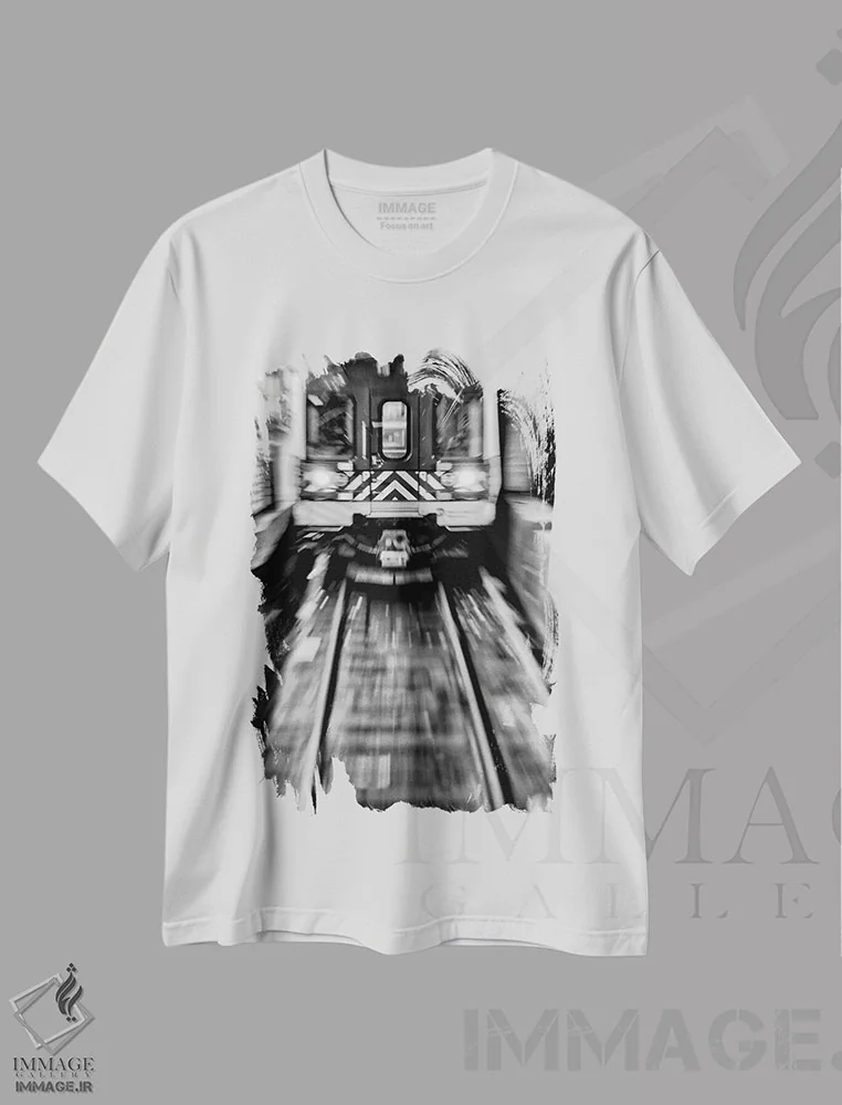 تیشرت سفید طرح دار مترو، عکاسی سیاه و سفید اثر گلاوکو منهالی | فروشگاه ایماژ