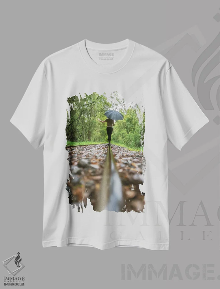 تیشرت سفید طرح دار روی ریل ها، مدیوم اثر گلاوکو منهالی | immage.ir