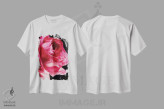 تیشرت سفید طرح دار گل رز قرمز، مدیوم اثر گلاوکو منهالی | فروشگاه ایماژ