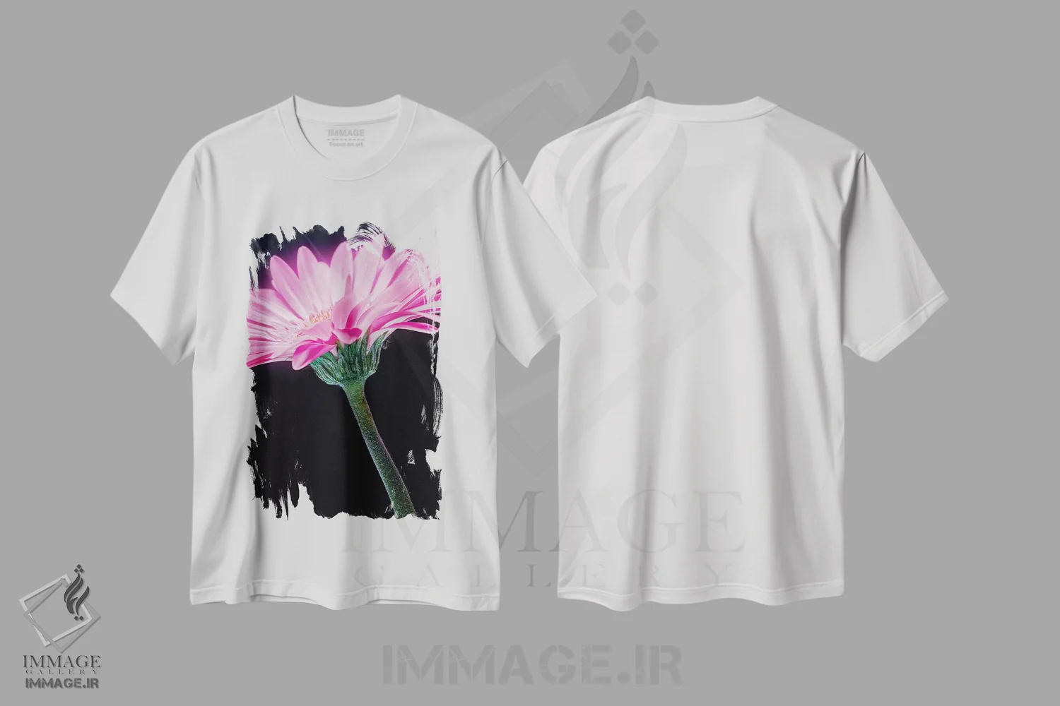 تیشرت سفید طرح دار پرتو نور روی ژربر دیزی صورتی، مدیوم اثر گلاوکو منهالی | immage.ir