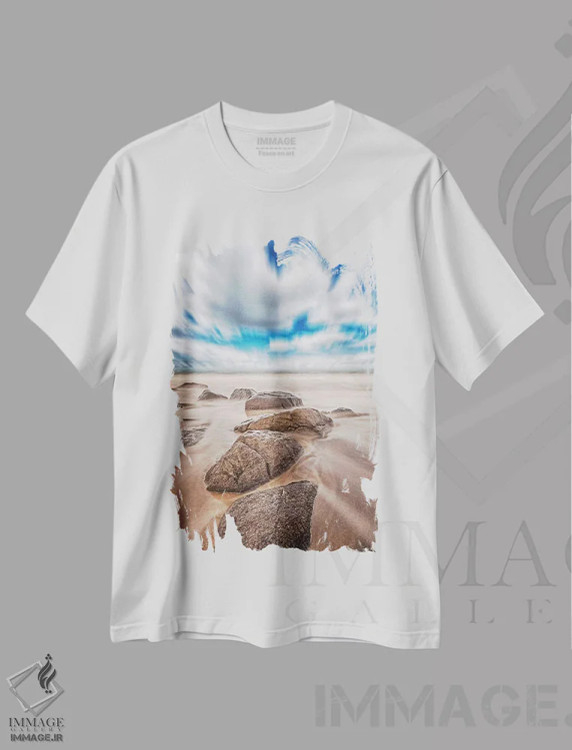 تیشرت سفید طرح دار سنگ ها در ساحل، مدیوم اثر گلاوکو منهالی | فروشگاه ایماژ