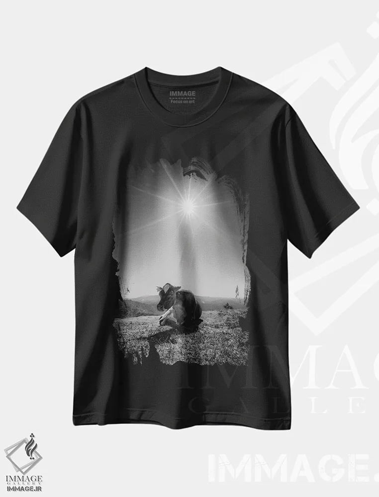 تیشرت مشکی طرح دار گاو شماره ۲، عکاسی سیاه و سفید اثر گلاوکو منهالی | فروشگاه ایماژ