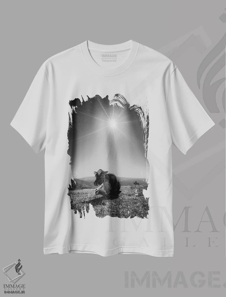 تیشرت سفید طرح دار گاو شماره ۲، عکاسی سیاه و سفید اثر گلاوکو منهالی | immage.ir