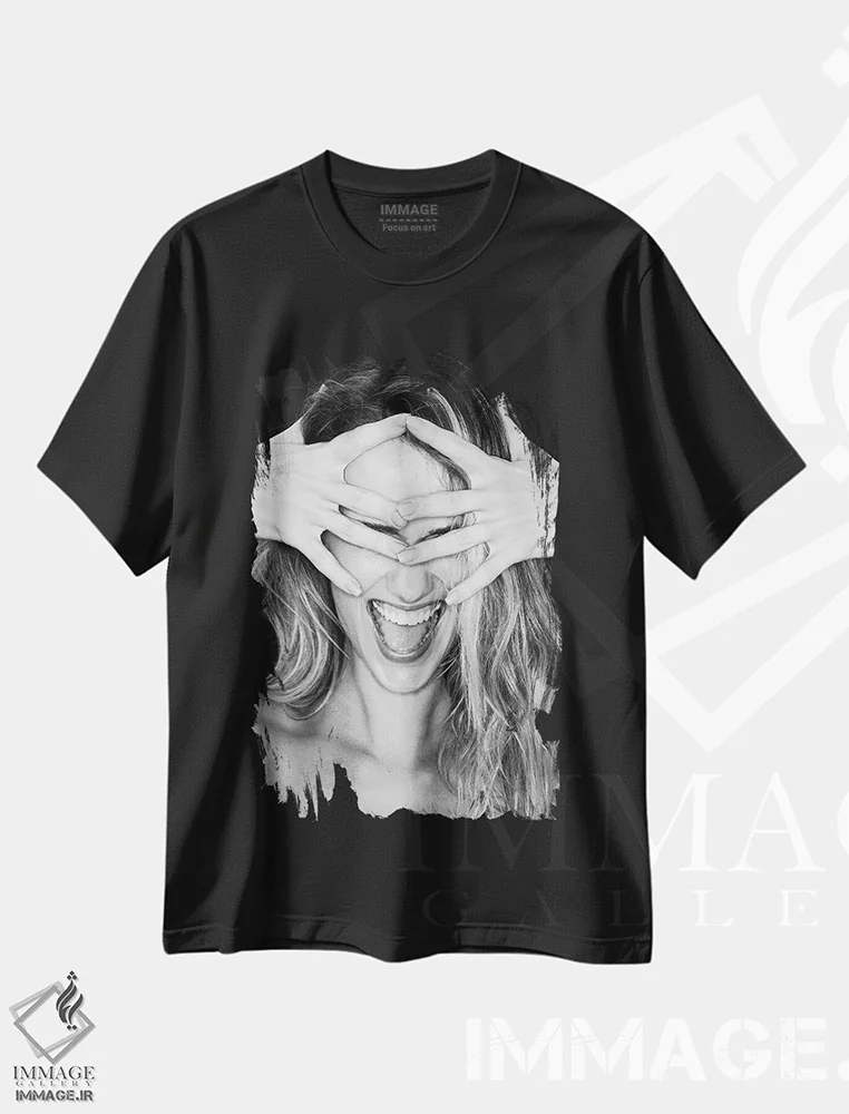 تیشرت مشکی طرح دار پیش بینی و اجرا، عکاسی سیاه و سفید اثر گلاوکو منهالی | immage.ir