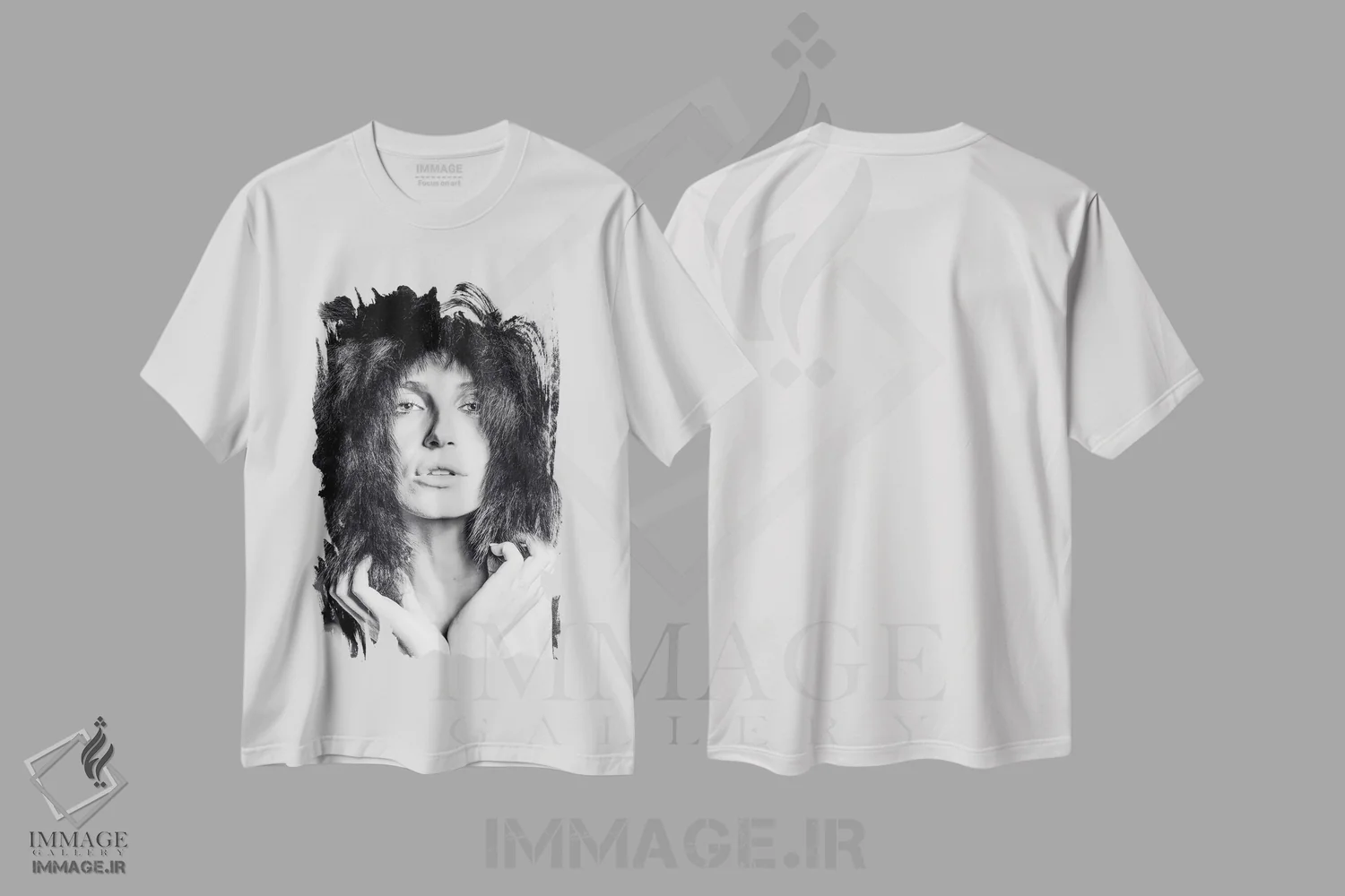 تیشرت سفید طرح دار زن در مسکو، عکاسی سیاه و سفید اثر گلاوکو منهالی | immage.ir
