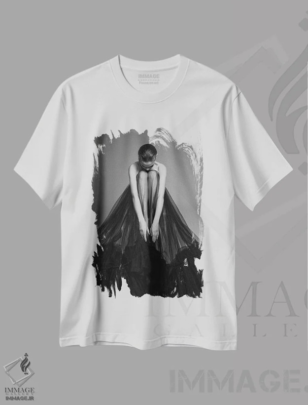 تیشرت سفید طرح دار پرتره هنری بانوی زیبا با لباس مشکی ۵، عکاسی سیاه و سفید اثر جورج مایر | فروشگاه ایماژ