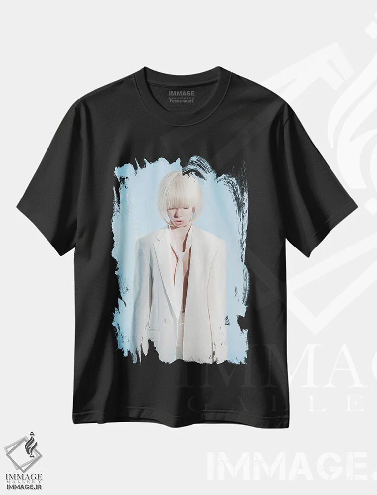 تیشرت مشکی طرح دار عکس مد بانوی شیک ۲۲، عکاسی هنری فاخر اثر جورج مایر | immage.ir