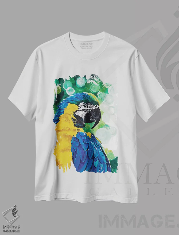 تیشرت سفید طرح دار طوطی درخشان، تزئینی اثر چلسیا گودریچ | immage.ir