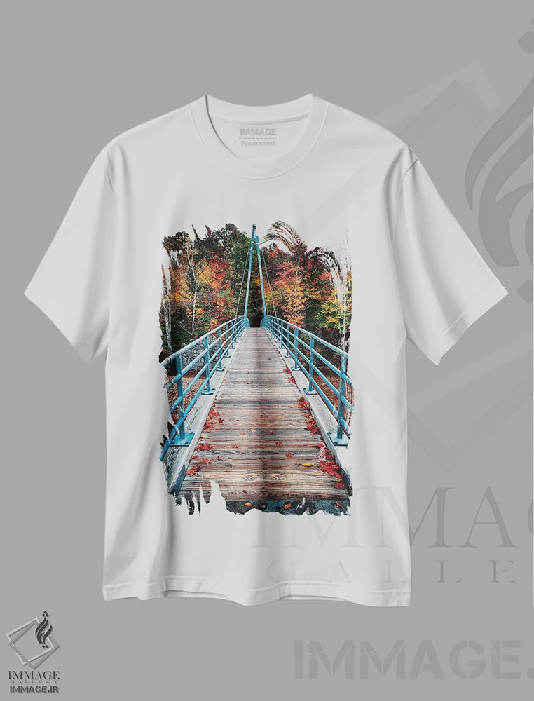 تیشرت سفید طرح دار پل بیمیس بر فراز رود ساکو، منطقه هارت، نیوهمشایر، مدیوم اثر جورج اوزه | فروشگاه ایماژ