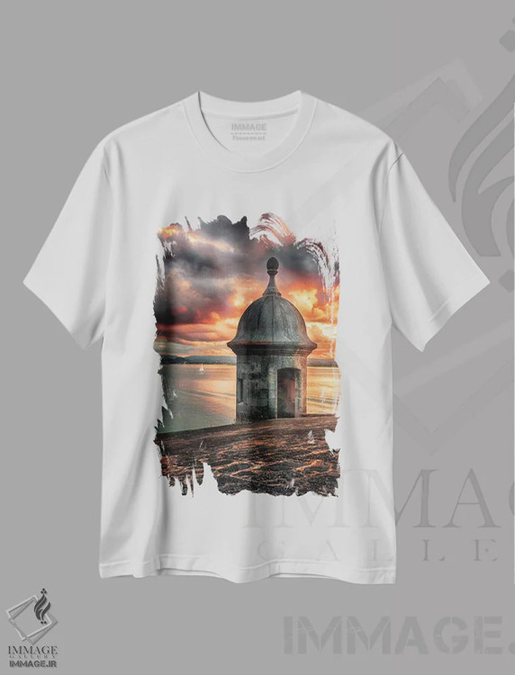 تیشرت سفید طرح دار غروب خلیج سن خوآن با برجک نگهبانی، مدیوم اثر جورج اوزه | فروشگاه ایماژ