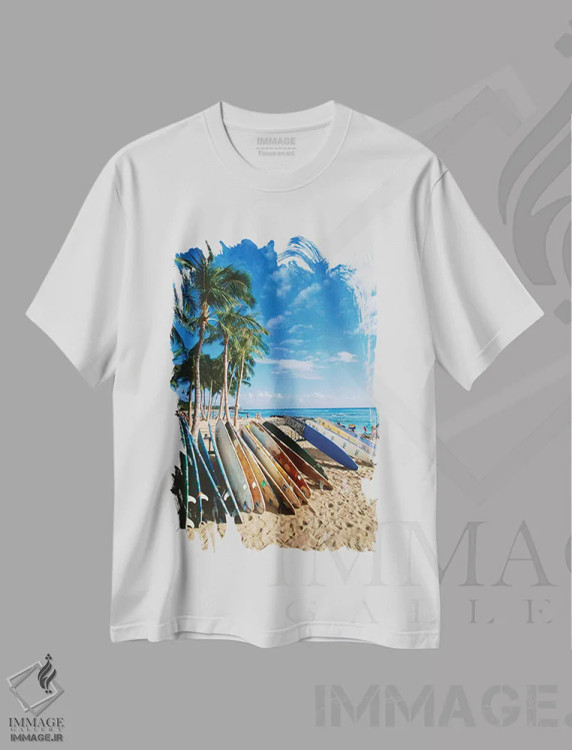 تیشرت سفید طرح دار تخته موج ها روی ساحل وایکیکی، هونولولو، هاوایی، مدیوم اثر جورج اوزه | immage.ir