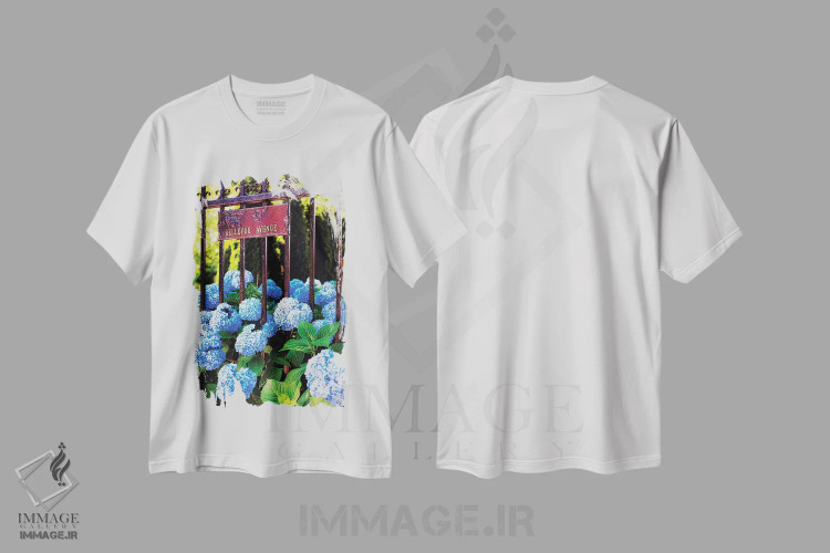 تیشرت سفید طرح دار گل ادریسی آبی، بلوویو اونیو، نیوپورت، رود آیلند، مدیوم اثر جورج اوزه | فروشگاه ایماژ