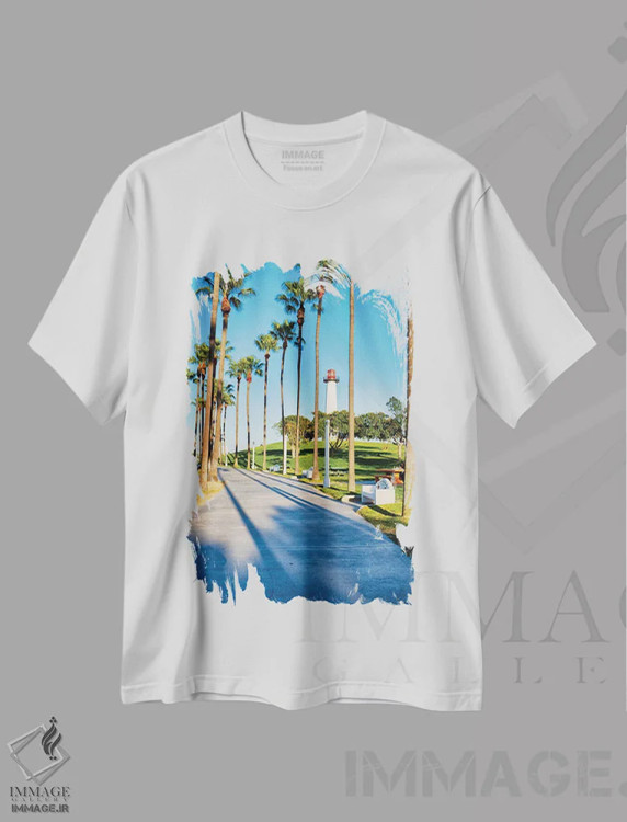 تیشرت سفید طرح دار فانوس دریایی شیر در لانگ بیچ، کالیفرنیا، مدیوم اثر جورج اوزه | فروشگاه ایماژ