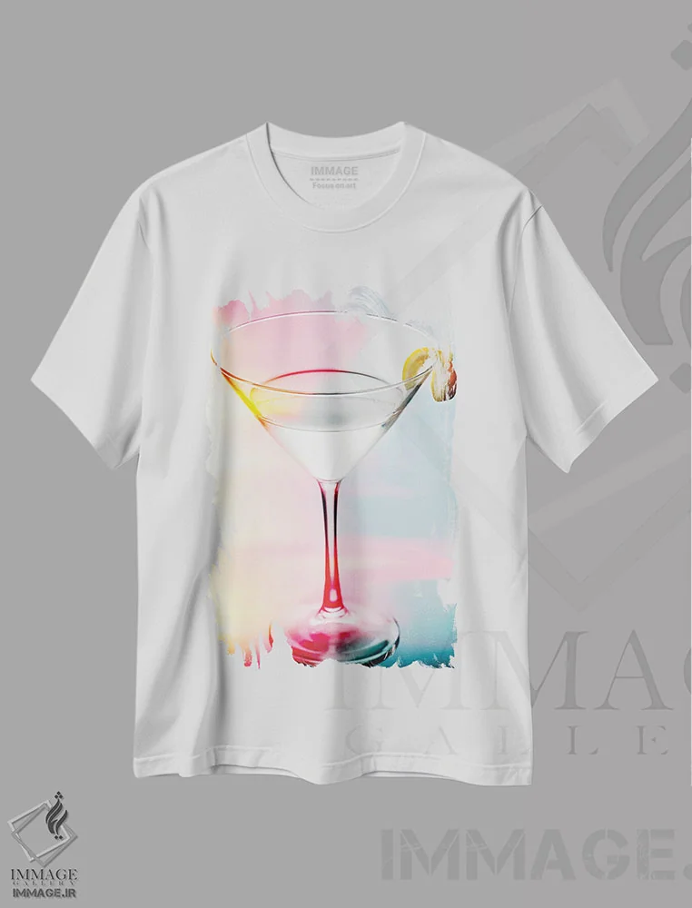 تیشرت سفید طرح دار لیوان مارتینی با پیچ و رنگ های ملایم، مدیوم اثر جورج اوزه | immage.ir