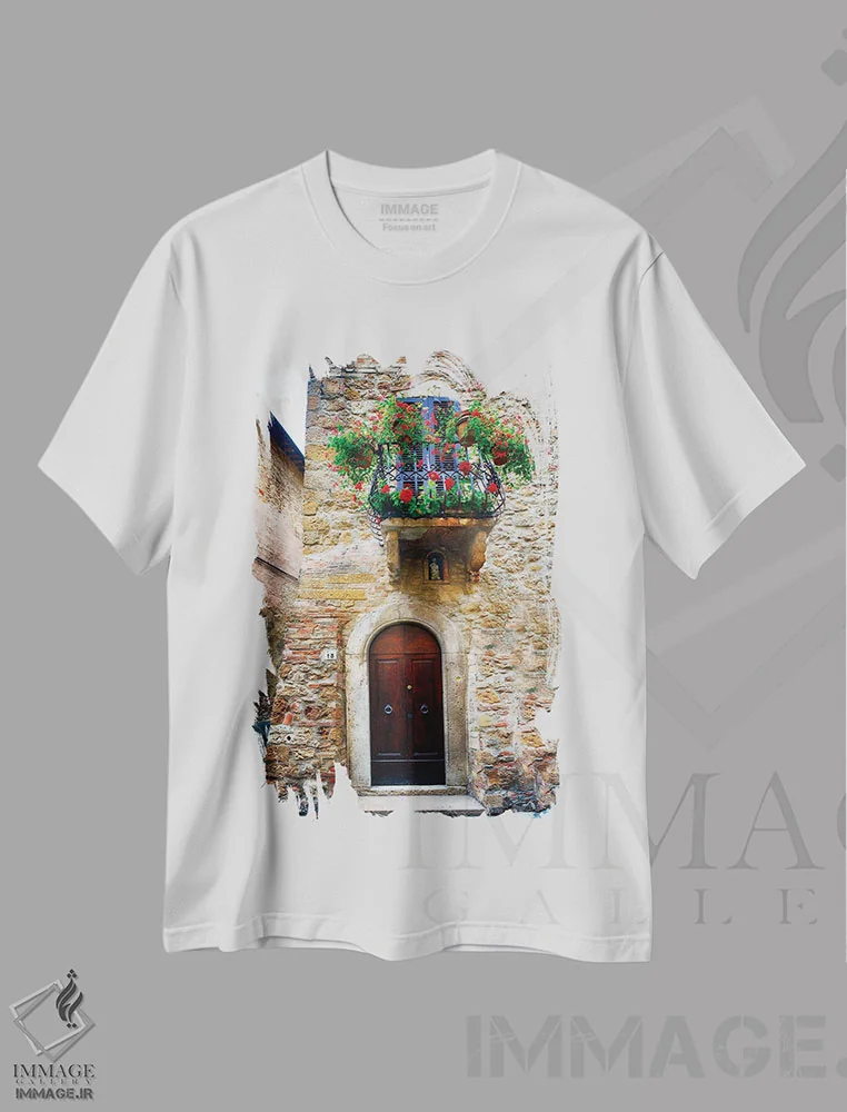 تیشرت سفید طرح دار ورودی خانه قرون وسطایی، پینتزا، توسکانی، ایتالیا، مدیوم اثر جورج اوزه | فروشگاه ایماژ