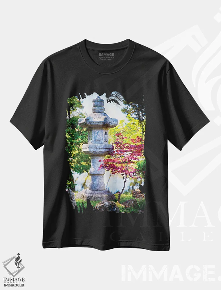 تیشرت مشکی طرح دار فانوس ژاپنی در باغ، مدیوم اثر جورج اوزه | فروشگاه ایماژ