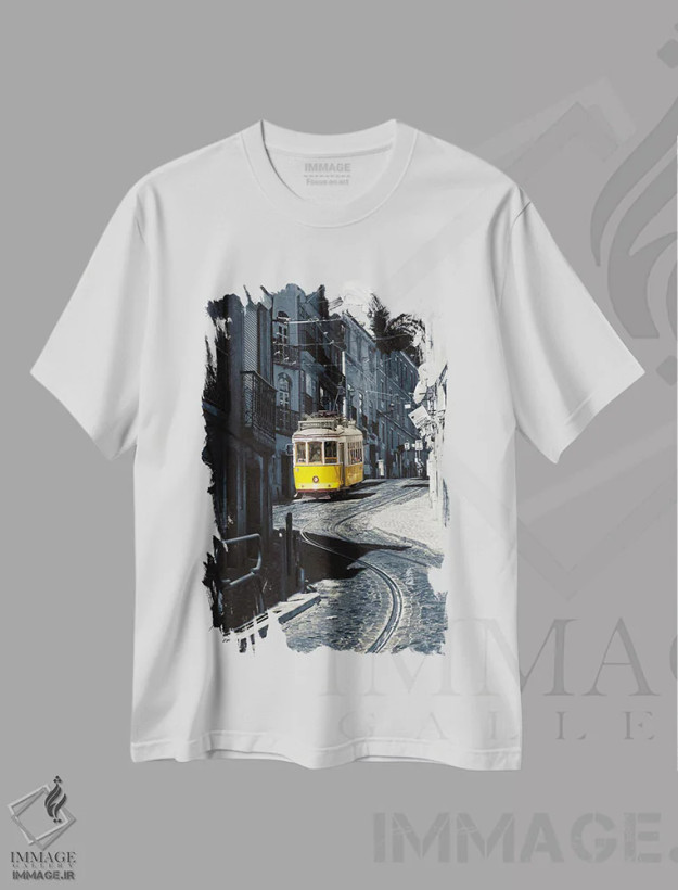 تیشرت سفید طرح دار ترام زرد شماره ۲۸ در محله آلفاما، لیسبون، پرتغال، مدیوم اثر جورج اوزه | فروشگاه ایماژ