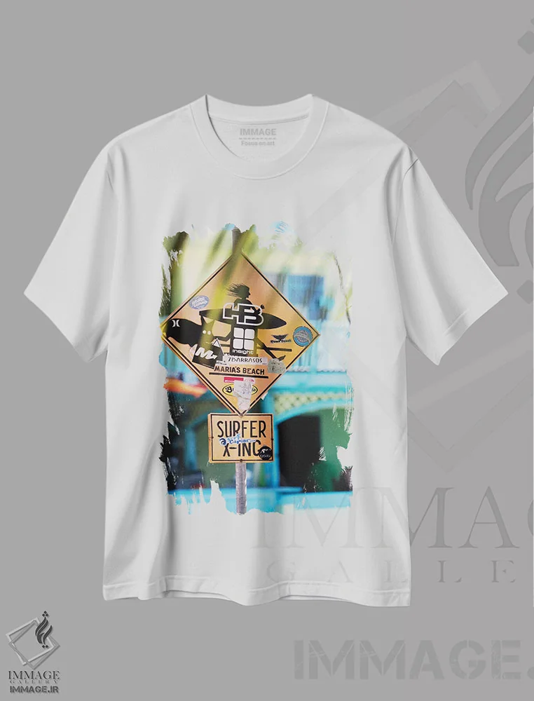 تیشرت سفید طرح دار تابلوی سرگرم کننده در رینکون، پورتوریکو، مدیوم اثر جورج اوزه | immage.ir
