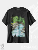 تیشرت مشکی طرح دار رودخانه روستایی، مدیوم اثر گیل پک | فروشگاه ایماژ