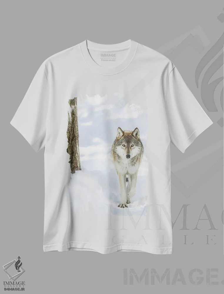 تیشرت سفید طرح دار گرگ زمستانی، مدیوم اثر کری ان گریپو-پایک | immage.ir
