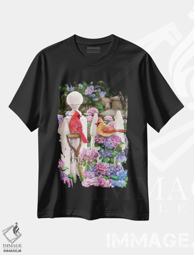 تیشرت مشکی طرح دار کاردینال ها روی حصار با گل ادریسی، تزئینی اثر گرگ جوردانو | فروشگاه ایماژ