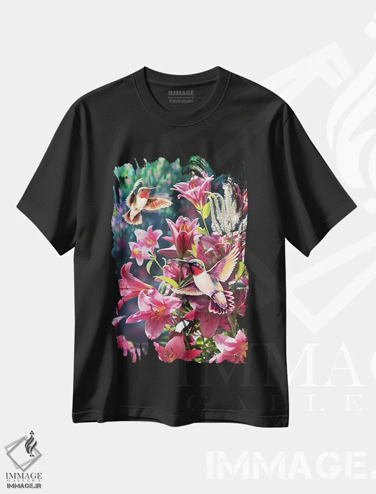 تیشرت مشکی طرح دار مرغ مگس خوار و نیلوفرها، تزئینی اثر گرگ جوردانو | immage.ir