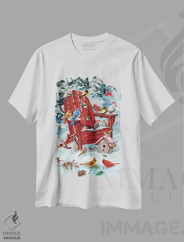 تیشرت سفید طرح دار پرندگان روی صندلی آدیرونداک، تزئینی اثر گرگ جوردانو | فروشگاه ایماژ