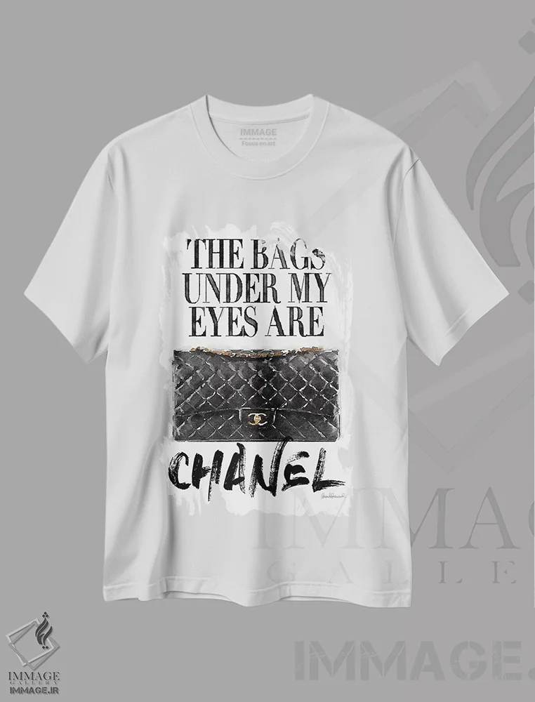 تیشرت سفید طرح دار کیف سیاه، تزئینی اثر آماندا گرینوود | فروشگاه ایماژ