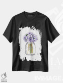 تیشرت مشکی طرح دار شیشه با گل های ادریسی بنفش، دکور معاصر اثر آماندا گرینوود | immage.ir