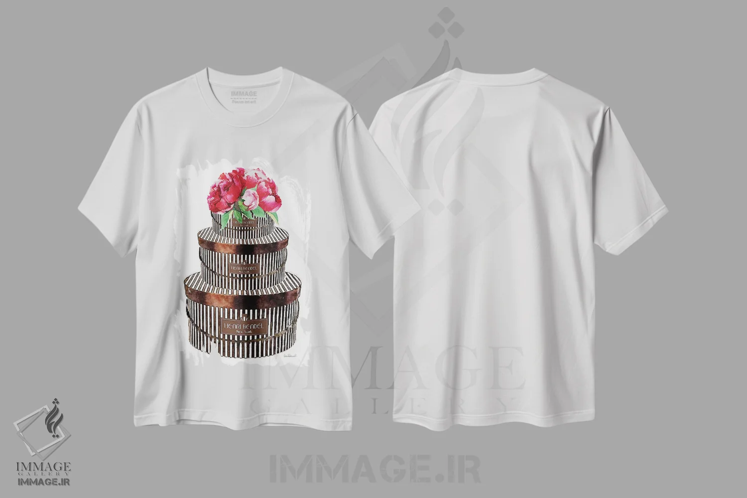 تیشرت سفید طرح دار جعبه های کلاه با گل های قرمز، دکور معاصر اثر آماندا گرینوود | immage.ir