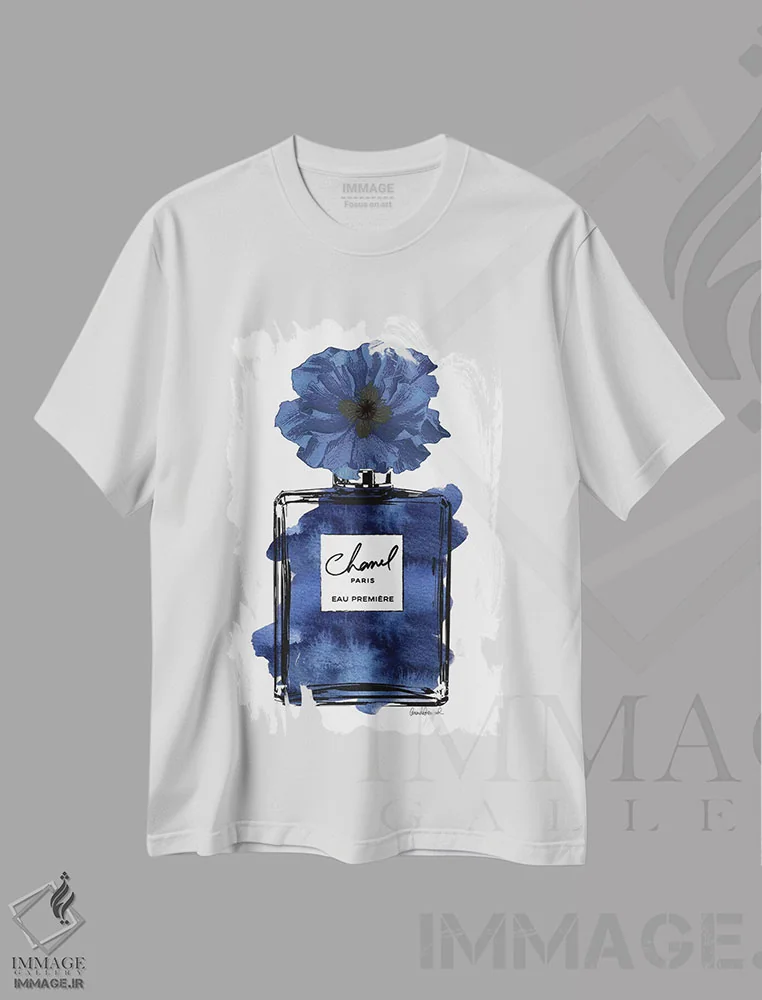 تیشرت سفید طرح دار عطر با گل مشکی و آبی، دکور معاصر اثر آماندا گرینوود | فروشگاه ایماژ