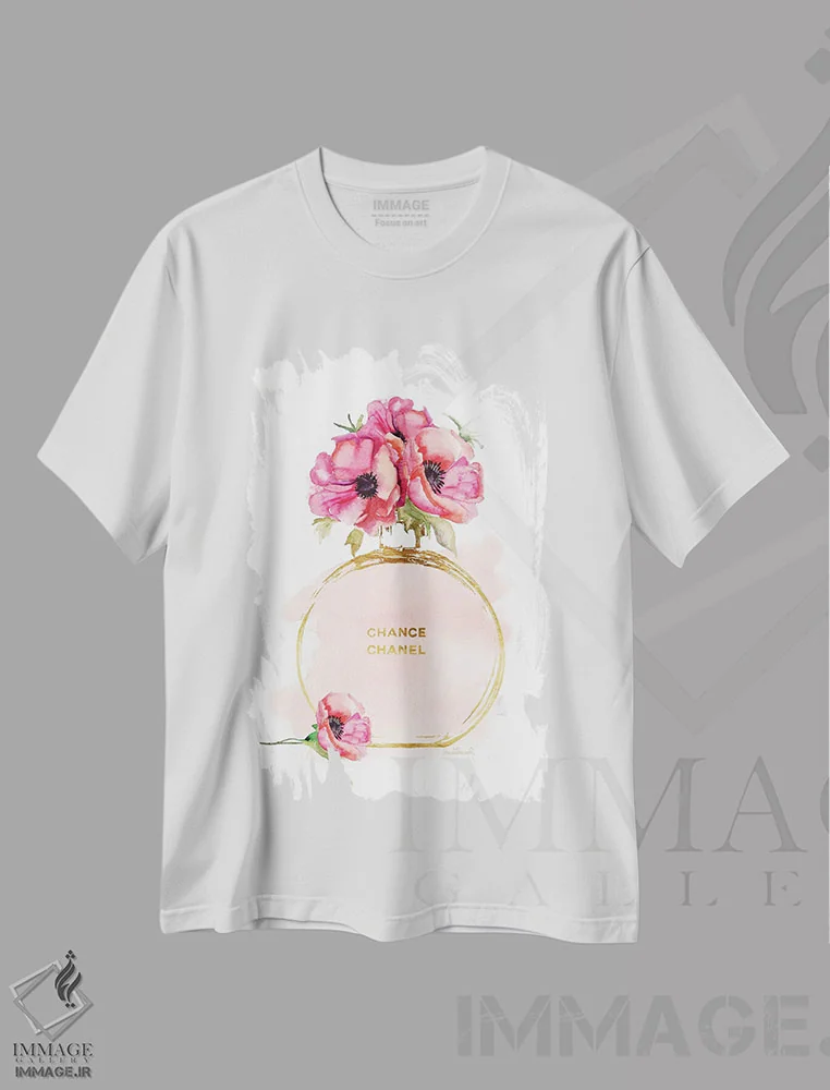 تیشرت سفید طرح دار بطری عطر گرد و شقایق ها، دکور معاصر اثر آماندا گرینوود | فروشگاه ایماژ