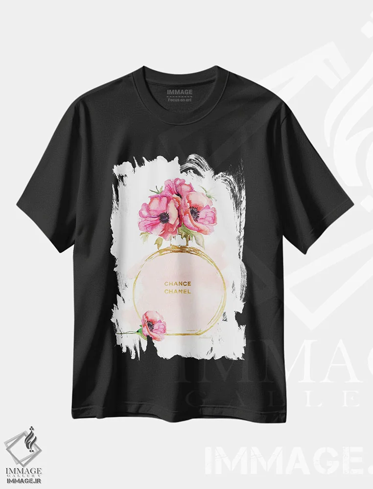 تیشرت مشکی طرح دار بطری عطر گرد و شقایق ها، دکور معاصر اثر آماندا گرینوود | immage.ir