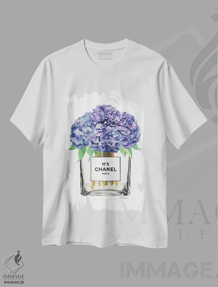 تیشرت سفید طرح دار گلدان گل ادریسی، دکور معاصر اثر آماندا گرینوود | immage.ir