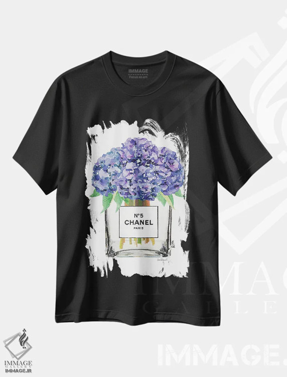 تیشرت مشکی طرح دار گلدان گل ادریسی، دکور معاصر اثر آماندا گرینوود | فروشگاه ایماژ