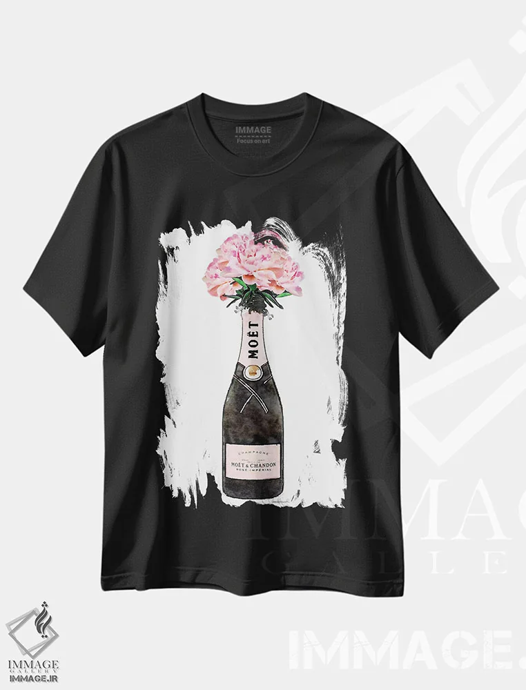 تیشرت مشکی طرح دار شامپاین و گل صدتومانی صورتی، تزئینی اثر آماندا گرینوود | فروشگاه ایماژ