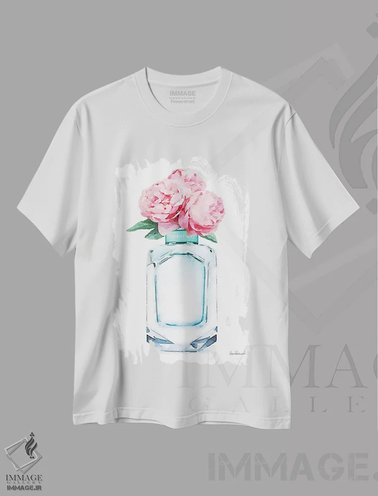 تیشرت سفید طرح دار عطر فیروزه ای و گل صدتومانی صورتی، تزئینی اثر آماندا گرینوود | فروشگاه ایماژ