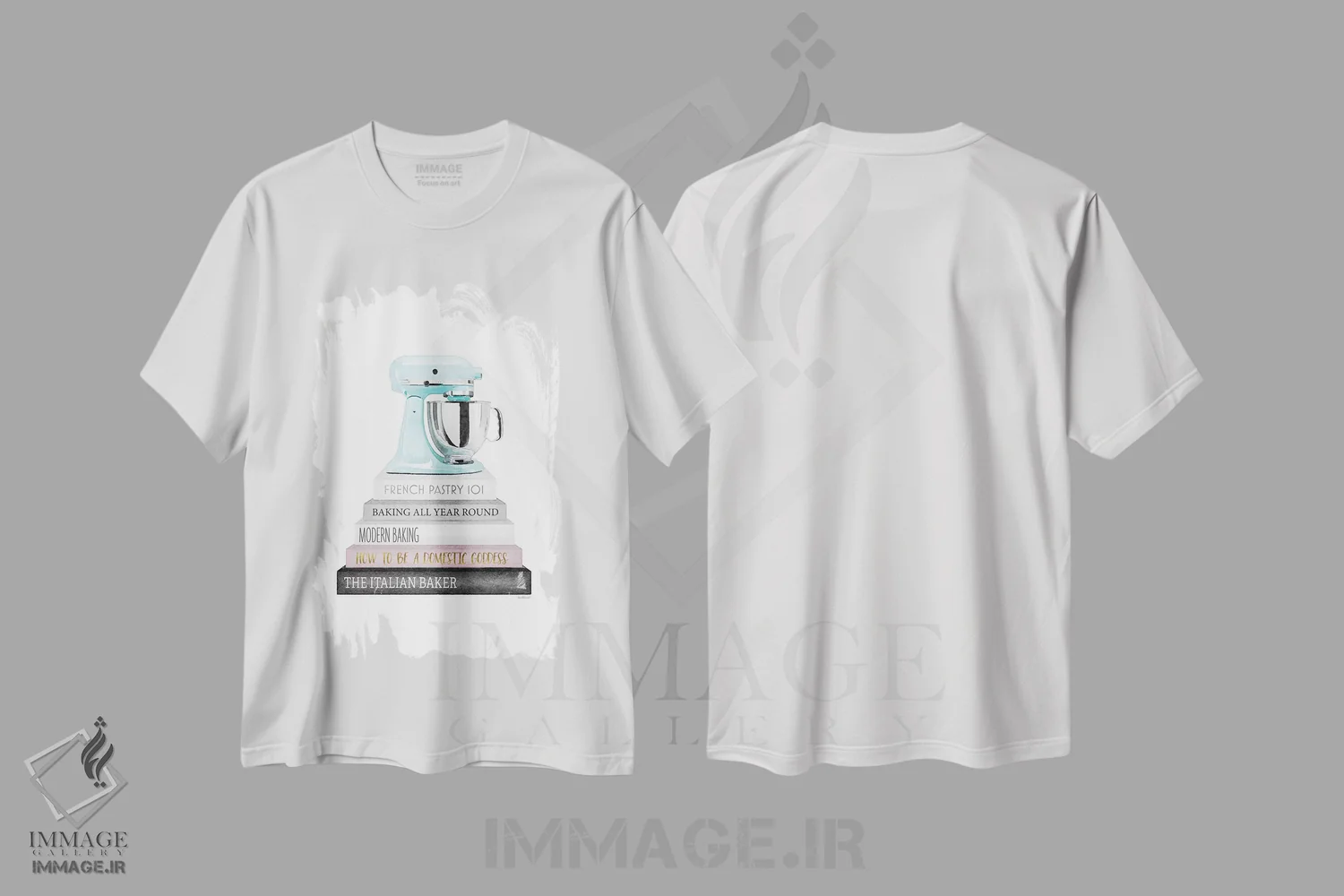 تیشرت سفید طرح دار دسته کتاب آشپزی خاکستری و صورتی با همزن فیروزه ای، تزئینی اثر آماندا گرینوود | immage.ir