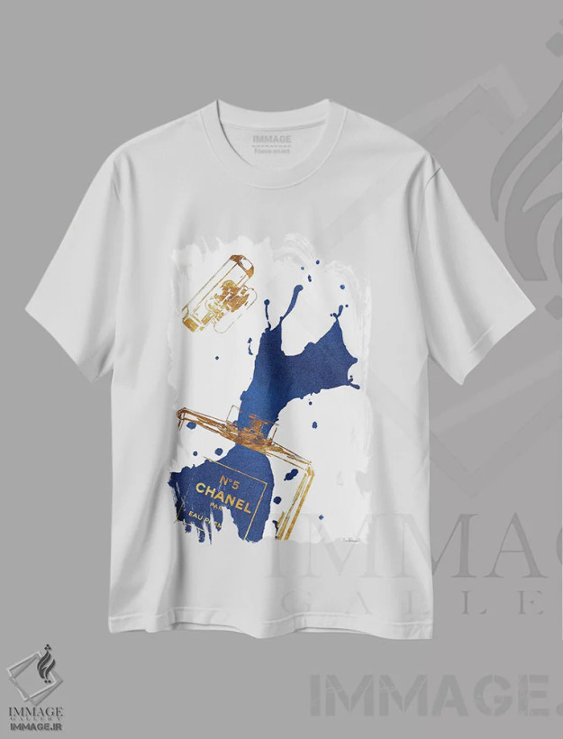 تیشرت سفید طرح دار بطری عطر طلایی با پاشش سرمه ای، تزئینی اثر آماندا گرینوود | فروشگاه ایماژ