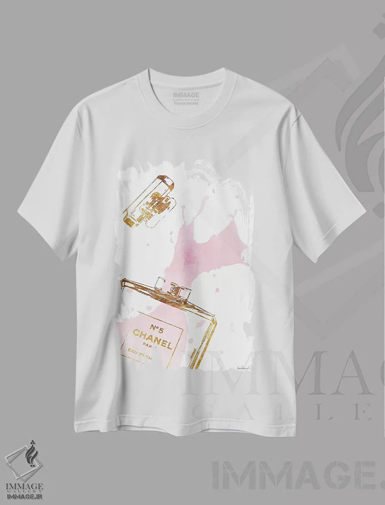 تیشرت سفید طرح دار بطری عطر طلایی با پاشش صورتی، تزئینی اثر آماندا گرینوود | فروشگاه ایماژ