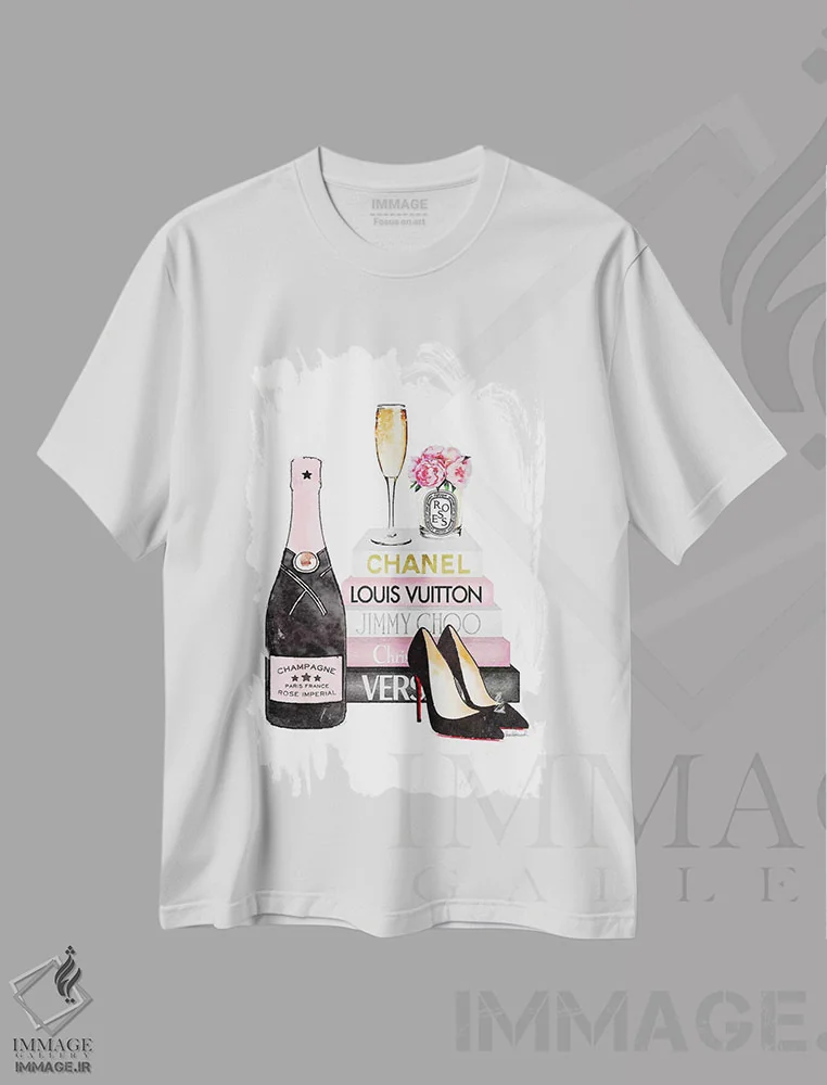 تیشرت سفید طرح دار کتاب های صورتی و شامپاین صورتی، تزئینی اثر آماندا گرینوود | immage.ir