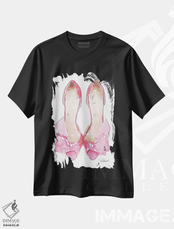 تیشرت مشکی طرح دار کفش های پاپیون دار صورتی روشن، تزئینی اثر آماندا گرینوود | فروشگاه ایماژ