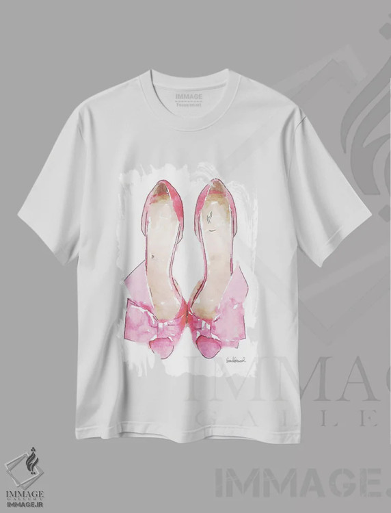 تیشرت سفید طرح دار کفش های پاپیون دار صورتی روشن، تزئینی اثر آماندا گرینوود | immage.ir