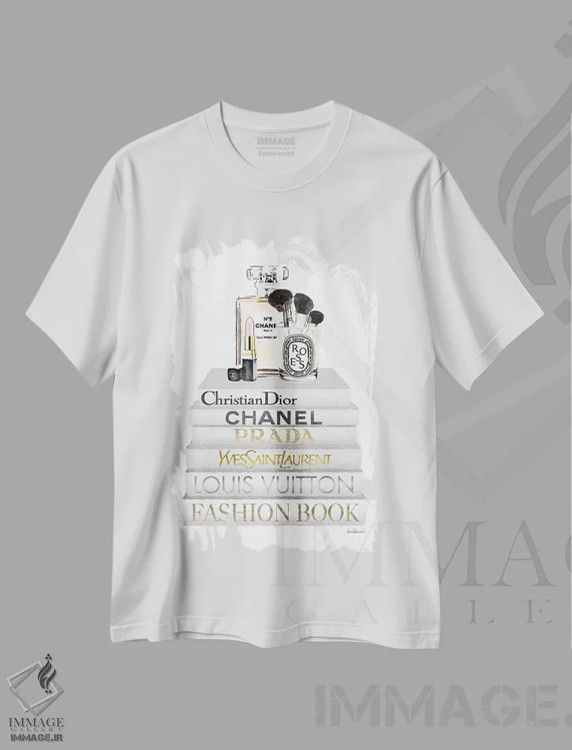 تیشرت سفید طرح دار کتاب های سفید با ست آرایش، تزئینی اثر آماندا گرینوود | immage.ir