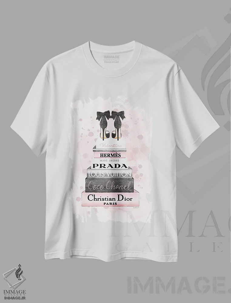 تیشرت سفید طرح دار دسته کتاب آبرنگی صورتی و خاکستری با پاشش رنگ، تزئینی اثر آماندا گرینوود | فروشگاه ایماژ
