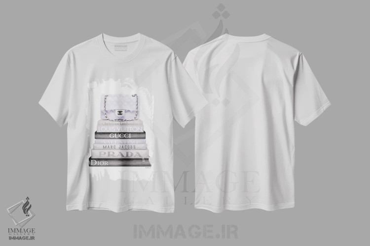 تیشرت سفید طرح دار دسته کتاب خاکستری و یاسی و کیف دوخته شده، تزئینی اثر آماندا گرینوود | immage.ir