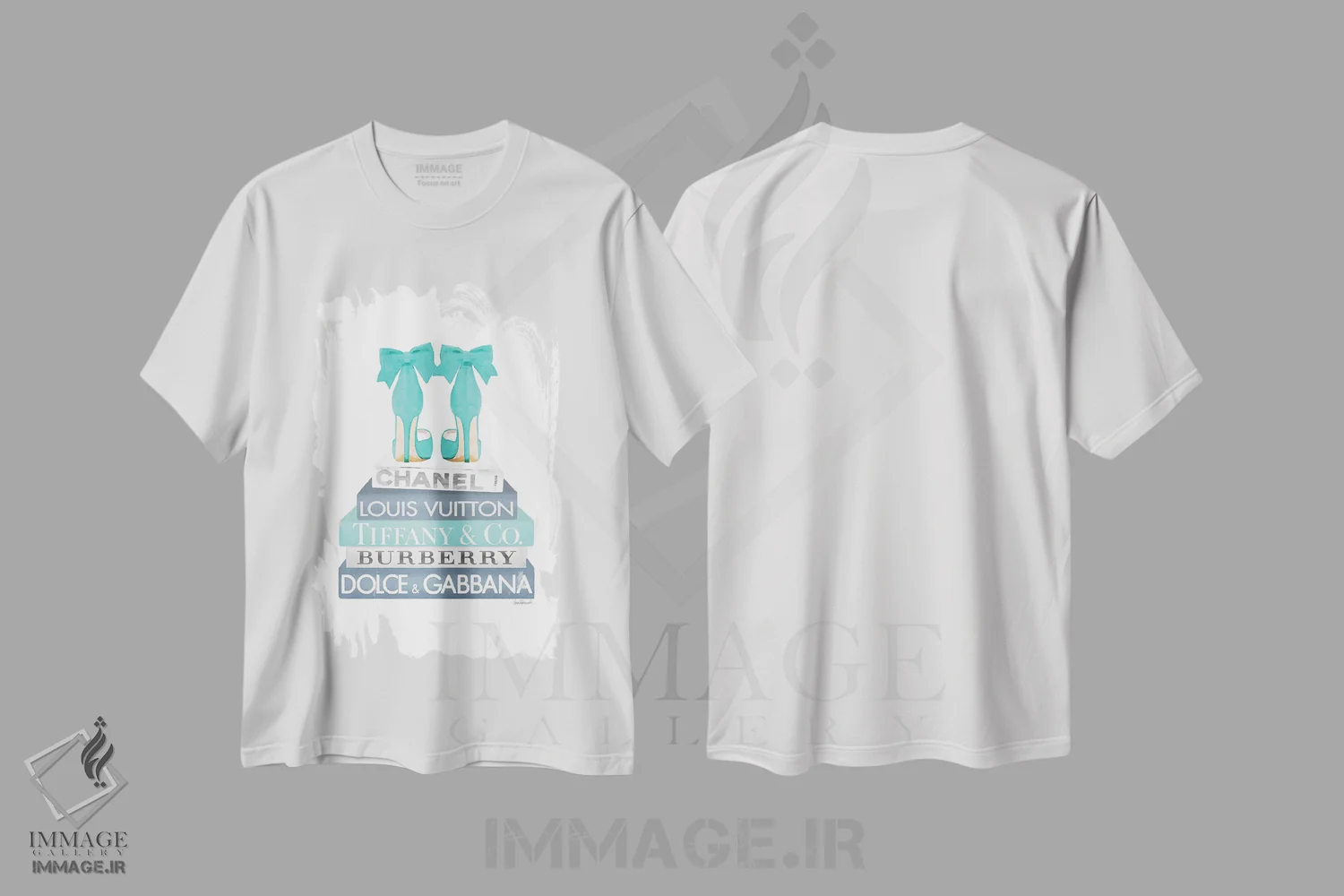 تیشرت سفید طرح دار کتاب های مد آبی و فیروزه ای با کفش های پاپیونی، تزئینی اثر آماندا گرینوود | فروشگاه ایماژ