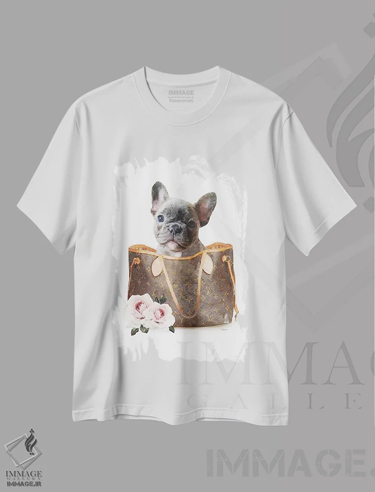 تیشرت سفید طرح دار کیف دوشی قهوه ای با فرنچ بولداگ خاکستری، تزئینی اثر آماندا گرینوود | immage.ir