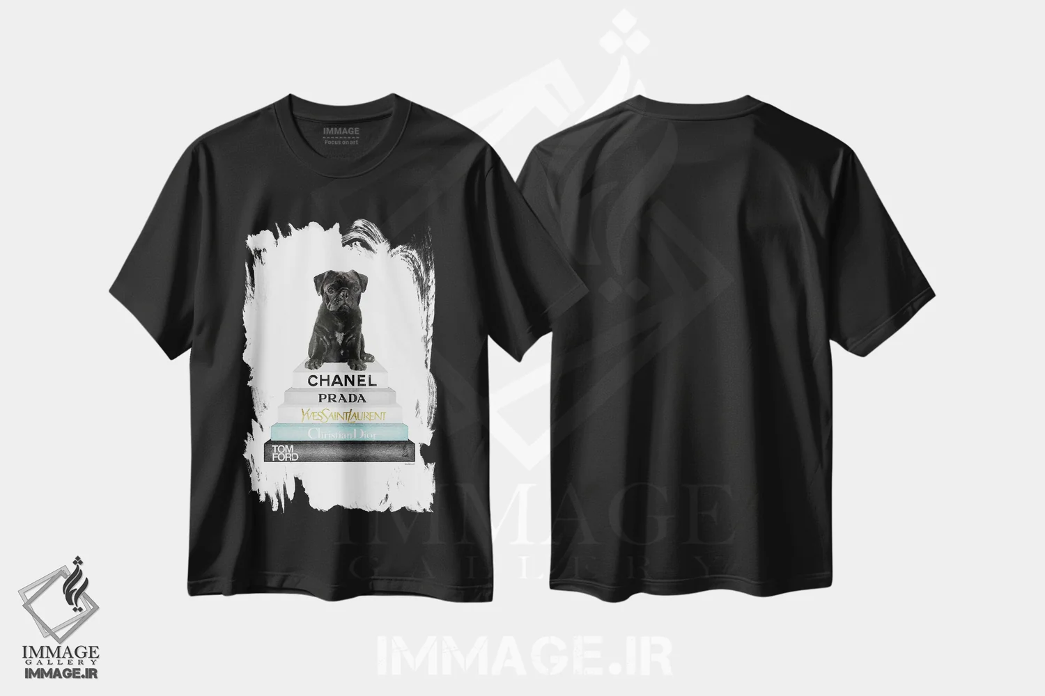 تیشرت مشکی طرح دار کتاب های مد خاکستری و فیروزه ای با سگ پاگ مشکی، تزئینی اثر آماندا گرینوود | فروشگاه ایماژ