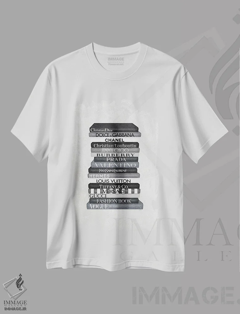 تیشرت سفید طرح دار دسته کتاب مد لوکس سیاه و سفید، تزئینی اثر آماندا گرینوود | فروشگاه ایماژ